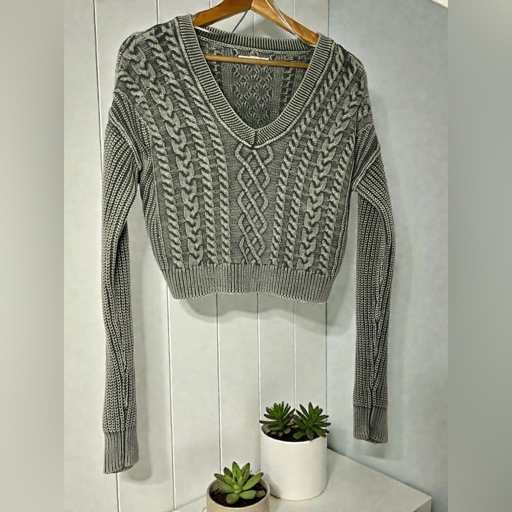 Aeropostale Gray Cable Knit Sweater
